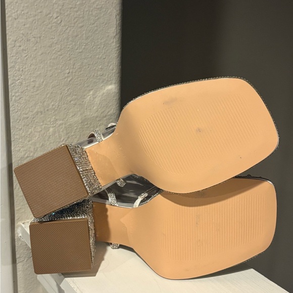 Elegant Crystal-Embellished Clear Heels - Picture 8 of 9